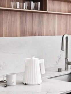 Alessi Plissé Electric Kettle 1 L, White -Kitchenware Shop 0007 MDL06 1 amb A4 3500pxl