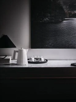 Alessi Plissé Electric Kettle 1 L, White -Kitchenware Shop 0009 MDL06 1 Amb2 A4 3500pxl