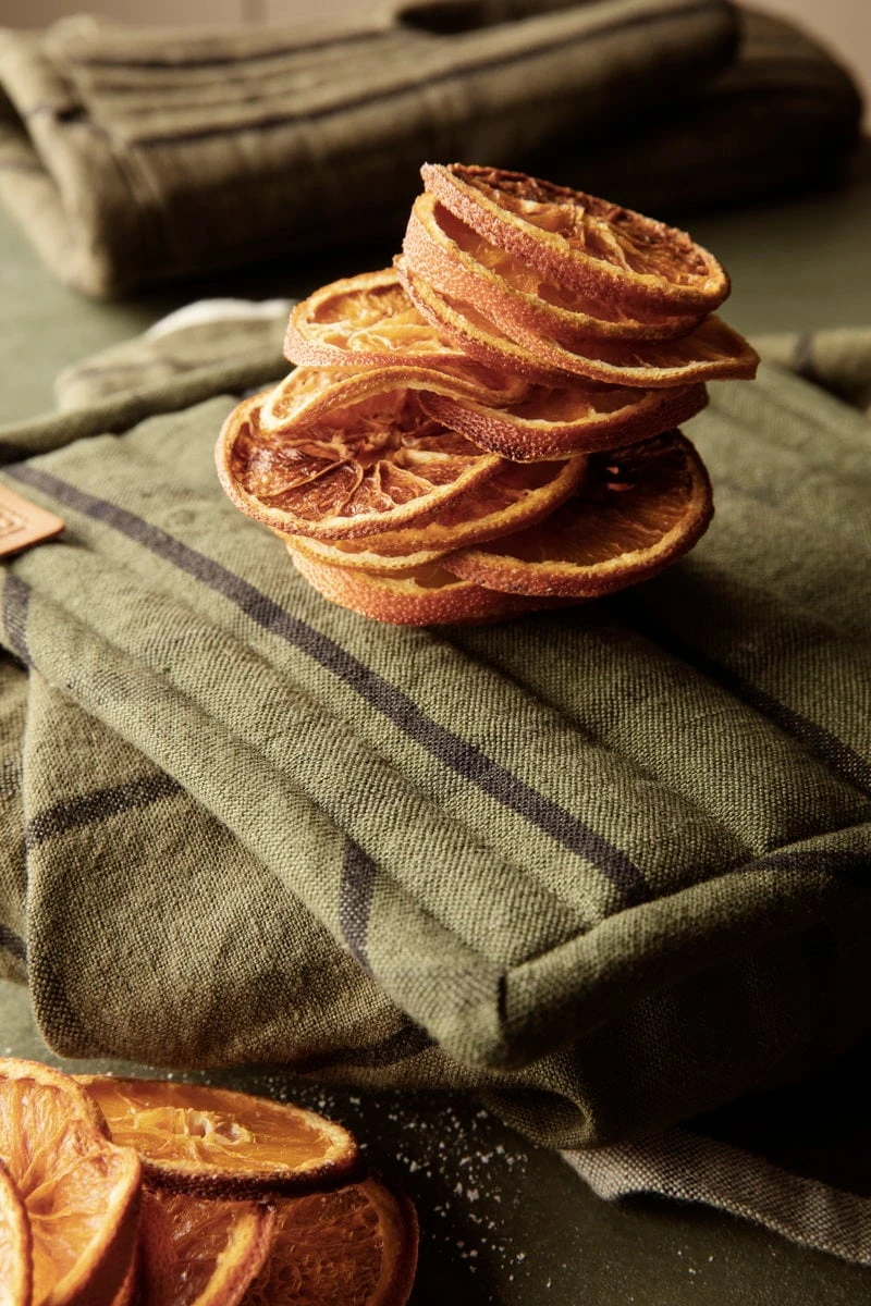 Ferm LIVING Hale Tea Towel, Green - Black 5 Ferm LIVING Hale Tea Towel, Green - Black - Image 3