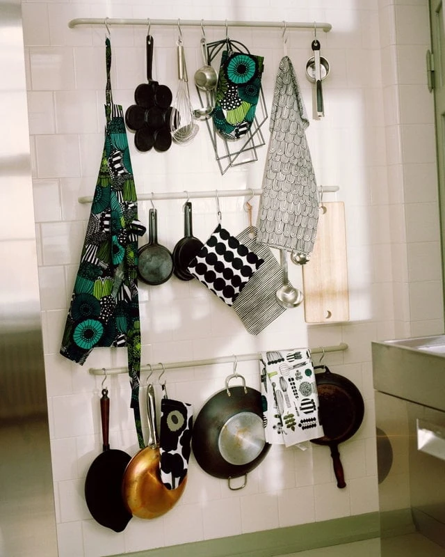 Marimekko Räsymatto Pot Holder, Black - White 4 Marimekko Räsymatto Pot Holder, Black - White - Image 2