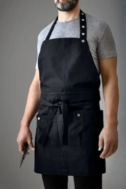 The Organic Company Creative And Garden Apron, Black -Kitchenware Shop 1031 100 Creative And Garden Apron Black Lifestyle 01