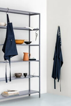 The Organic Company Creative And Garden Apron, Black -Kitchenware Shop 1031 Creative And Garden Apron 1037 Apron With Pocket Lifestyle 01