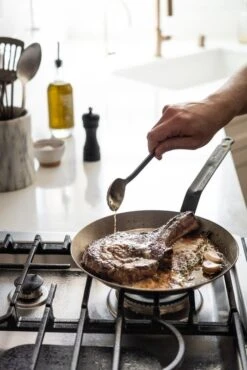 De Buyer Mineral B Steak Pan 28 Cm -Kitchenware Shop 5616 ambiance 1