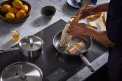 Fiskars All Steel Frying Pan, 28 Cm 13 Fiskars All Steel Frying Pan, 28 Cm -Kitchenware Shop FI Fiskars All Steel Frying pan 28cm Action 01