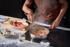 Fiskars All Steel Sauté Pan, 26 Cm -Kitchenware Shop FI Fiskars All Steel Saute pan 26cm Action 04