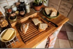 Fiskars Functional Form Bread Cutting Board, Bamboo 7 Fiskars Functional Form Bread Cutting Board, Bamboo -Kitchenware Shop Fiskars Action FF Bread knife 10575381 1