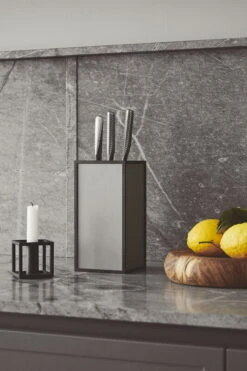 By Lassen K'Block Knife Holder/container, Dark Grey -Kitchenware Shop Heg Mller 210622 byLassen Sllerd og kvanum10704