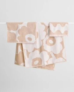 Marimekko Pieni Unikko Kitchen Towel, Off White - Beige -Kitchenware Shop MM Cont Unikko towels beige