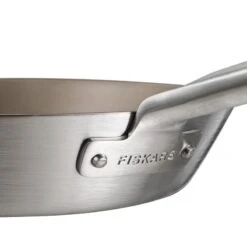 Fiskars Norden Steel Frying Pan, 28 Cm -Kitchenware Shop Norden Steel Frying Pan Coated detail handle attachment