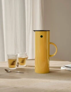 Stelton EM77 Vacuum Jug, 1,0 L, Poppy Yellow -Kitchenware Shop STX 983 10003
