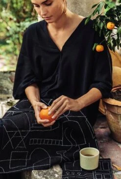 Saana Ja Olli Unien Talo Pot Holder/trivet, Black -Kitchenware Shop Saana ja Olli Unien talo 3 Suvi Kes l inen hires 1