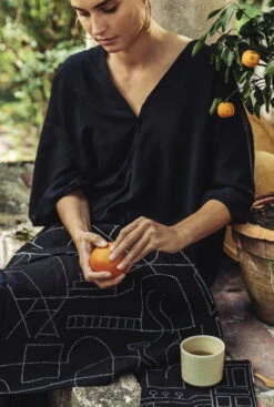 Saana Ja Olli Unien Talo Tea Towel/placemat, Black -Kitchenware Shop Saana ja Olli Unien talo 3 Suvi Kes l inen hires