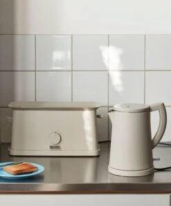 HAY Sowden Kettle, Grey -Kitchenware Shop Sowden Toaster EU grey Sowden Kettle EU grey 1