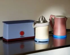 HAY Sowden Kettle, Brown 10 HAY Sowden Kettle, Brown -Kitchenware Shop Sowden Toaster blue Sowden Juicer yellow Sowden Kettle brown