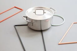 Valerie_objects Trivets, 4 Pcs, Lacquered Steel, Multi Colour -Kitchenware Shop V9015007A mullervanseveren trivets sfeer
