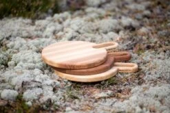 Hanna Saari Halikko Cutting Board, Round, Elm -Kitchenware Shop Yhteiskuva Saarni Jalava 24