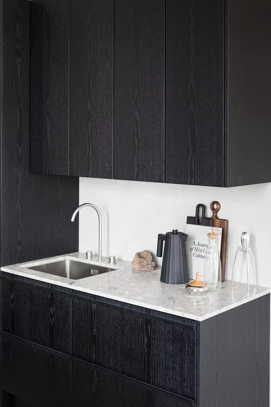 Alessi Plissé Electric Kettle 1,7 L, Black 5 Alessi Plissé Electric Kettle 1,7 L, Black - Image 3