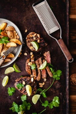 Microplane Master Series Coarse Grater -Kitchenware Shop mp Master Series Coarse Blade horseradish marinade BBQ beef 28529