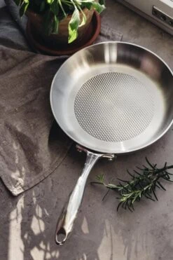 Heirol Allsafe Pro Frying Pan, 24 Cm -Kitchenware Shop paistinpannu 24 cm allsafe pro 5 kerros 2