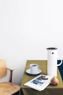 Stelton EM77 Vacuum Jug 1,0 L, White -Kitchenware Shop stelton termos suvi kesalainen